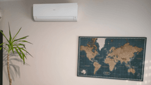 Klimatyzator ścienny w salonie